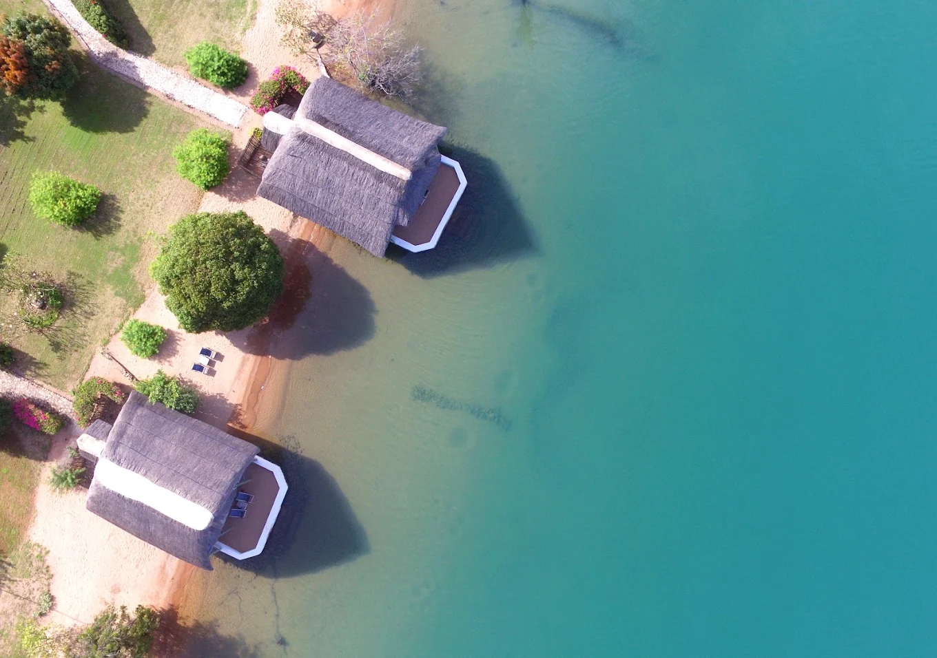 Lake Shore Lodge